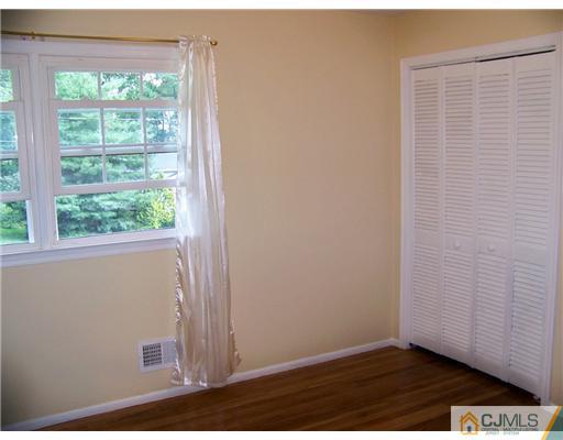 16 Clearview Road East Brunswick, NJ 08816 - Photo 18 of 25 Gallery Image 18