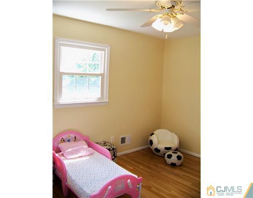 16 Clearview Road East Brunswick, NJ 08816 - Photo 20 of 25 Gallery Image 20