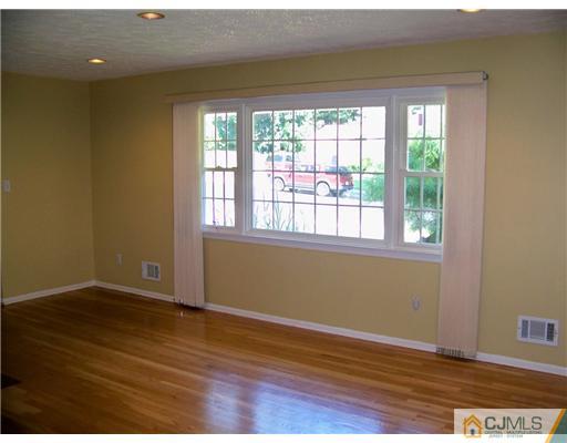 16 Clearview Road East Brunswick, NJ 08816 - Photo 3 of 25 Gallery Image 3