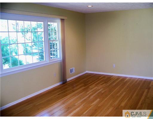 16 Clearview Road East Brunswick, NJ 08816 - Photo 4 of 25 Gallery Image 4