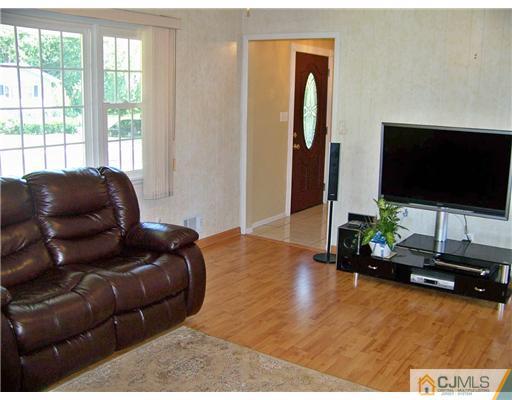 16 Clearview Road East Brunswick, NJ 08816 - Photo 9 of 25 Gallery Image 9