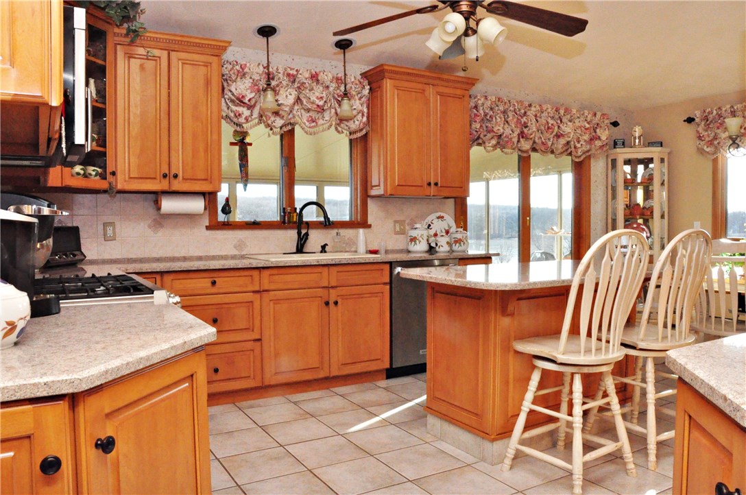 831 Seven Mile Road Cranston, RI 02823 - Photo 11 of 18