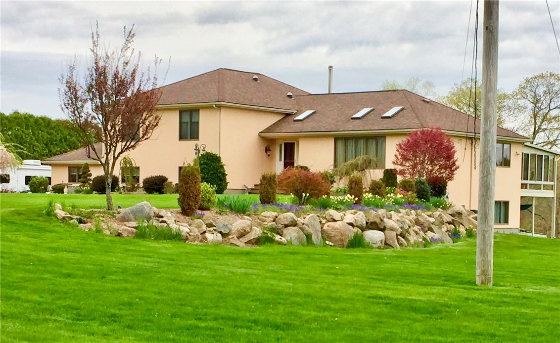 831 Seven Mile Road Cranston, RI 02823 - Photo 2 of 18