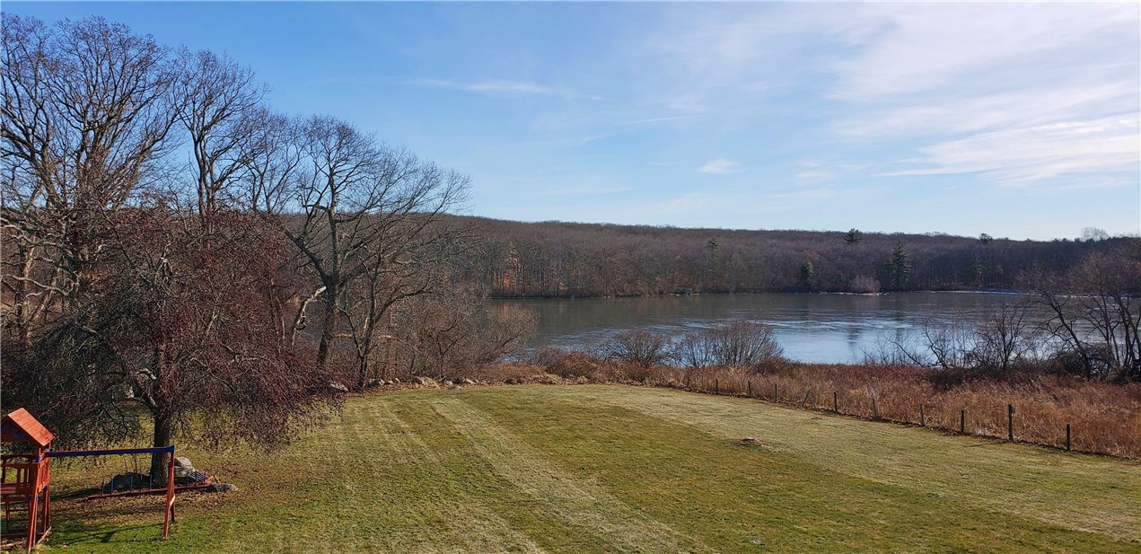 831 Seven Mile Road Cranston, RI 02823 - Photo 3 of 18