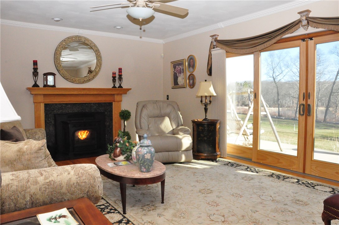 831 Seven Mile Road Cranston, RI 02823 - Photo 6 of 18
