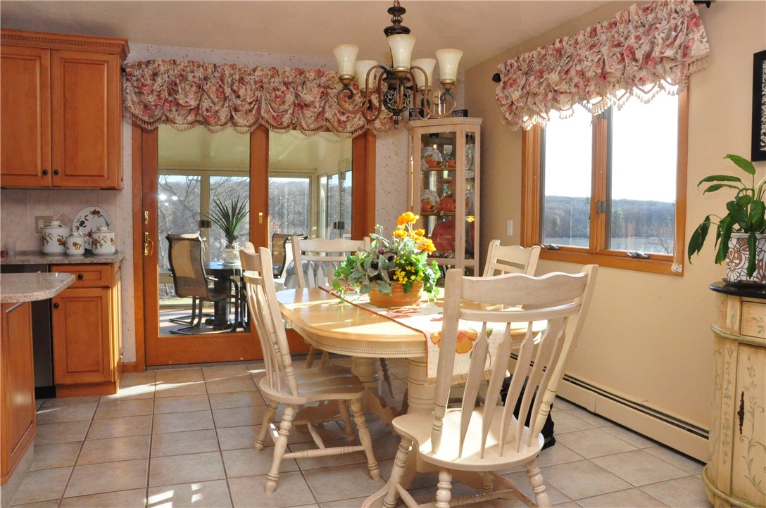 831 Seven Mile Road Cranston, RI 02823 - Photo 9 of 18