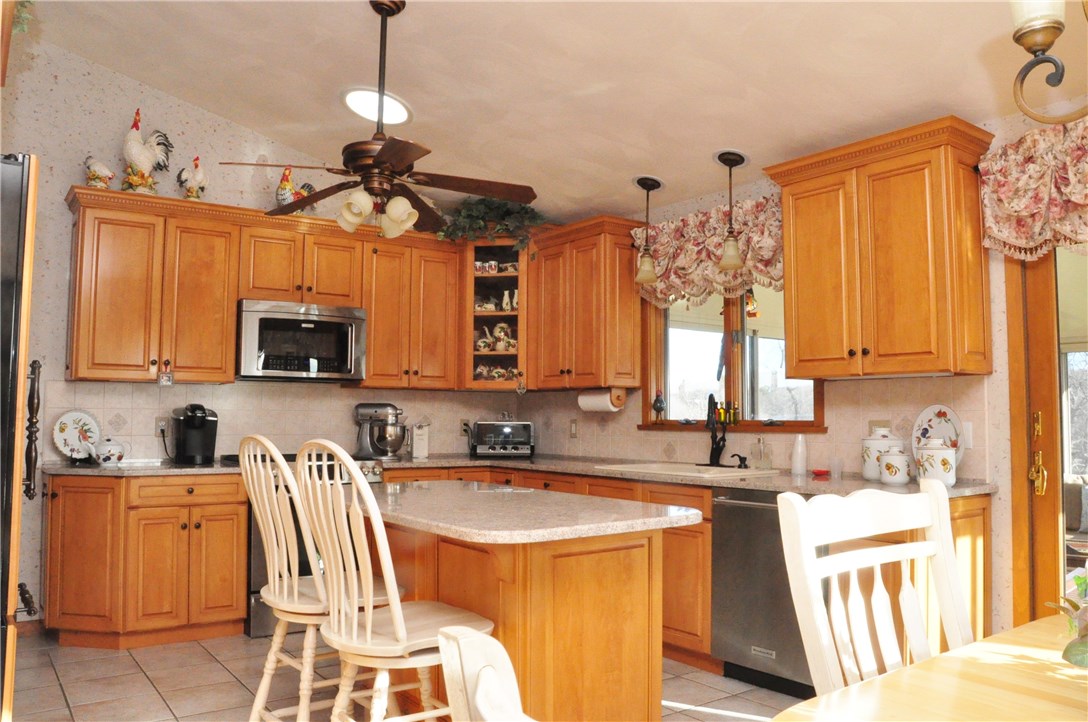 831 Seven Mile Road Cranston, RI 02823 - Photo 10 of 18