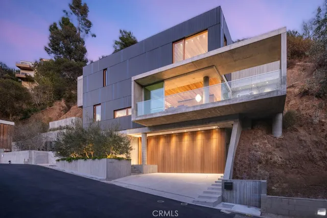 a view of building with yard