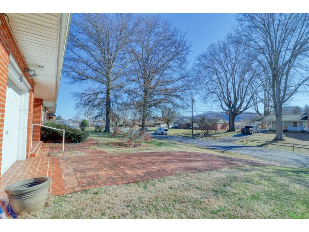 257 Dumfries Road Bristol, TN 37620 - Photo 17 of 20 Photo 17
