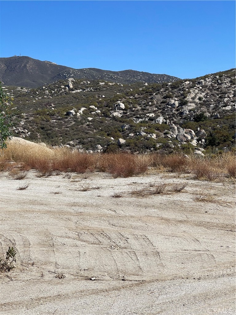 1718 Milpas Road Hemet, CA 92544 - Photo 13 of 18 Huge building pad.
