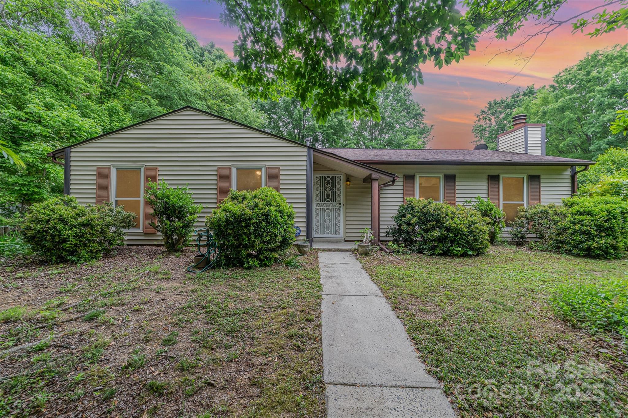 6443 Round Hill Road Charlotte, NC 28211 - Photo 1 of 20 Gallery Image 1