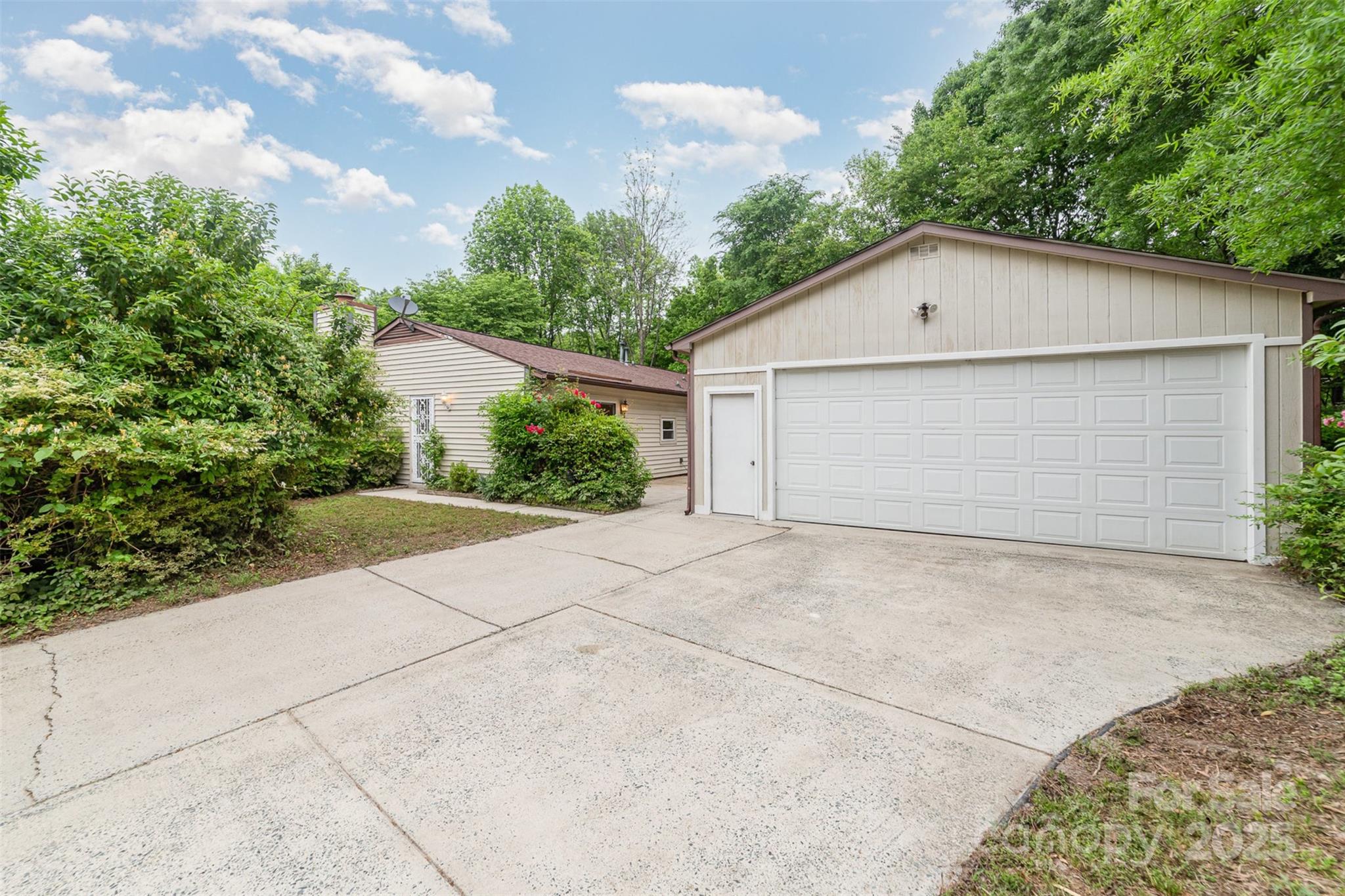 6443 Round Hill Road Charlotte, NC 28211 - Photo 19 of 20 Gallery Image 19