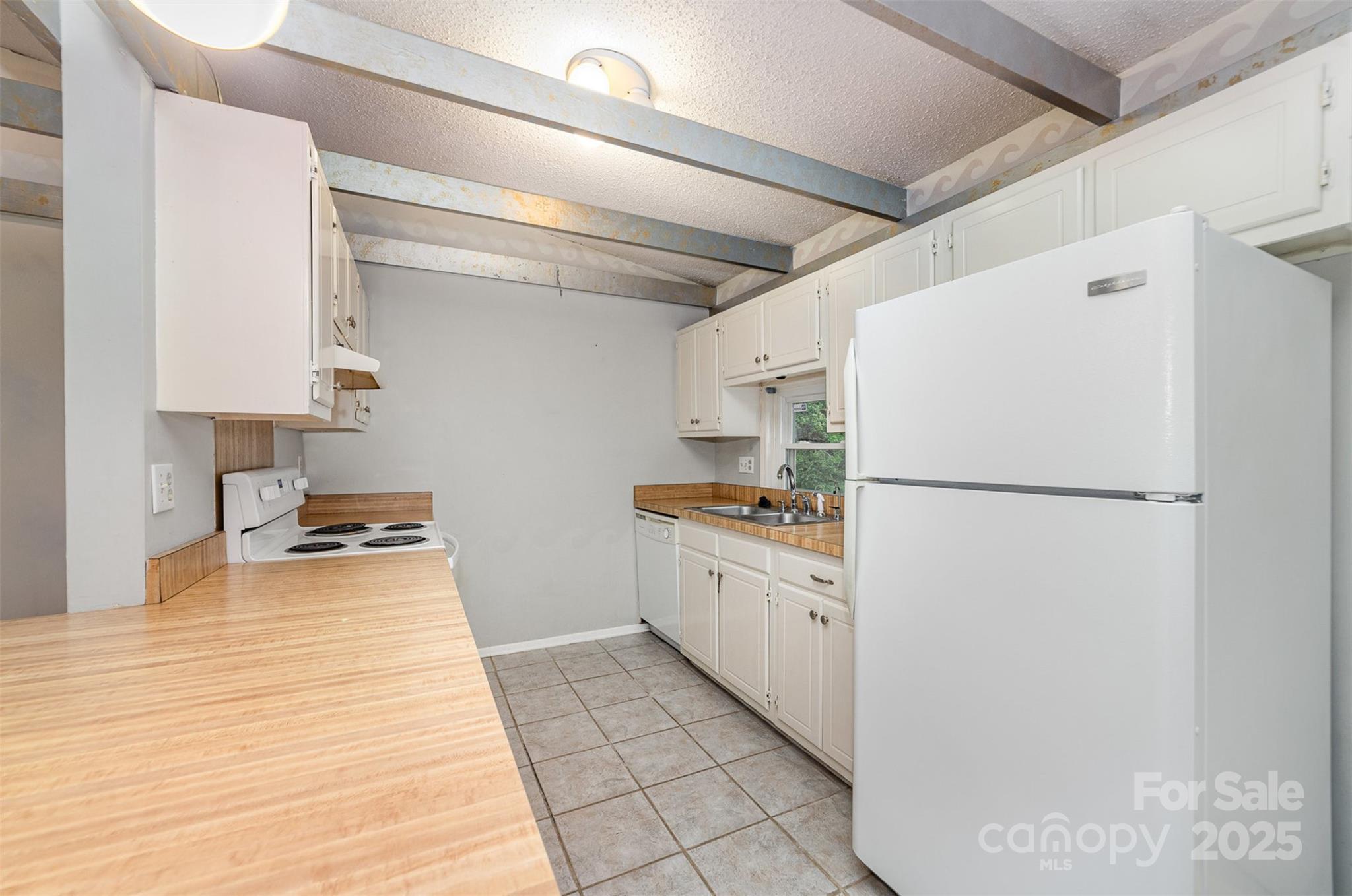 6443 Round Hill Road Charlotte, NC 28211 - Photo 8 of 20 Gallery Image 8