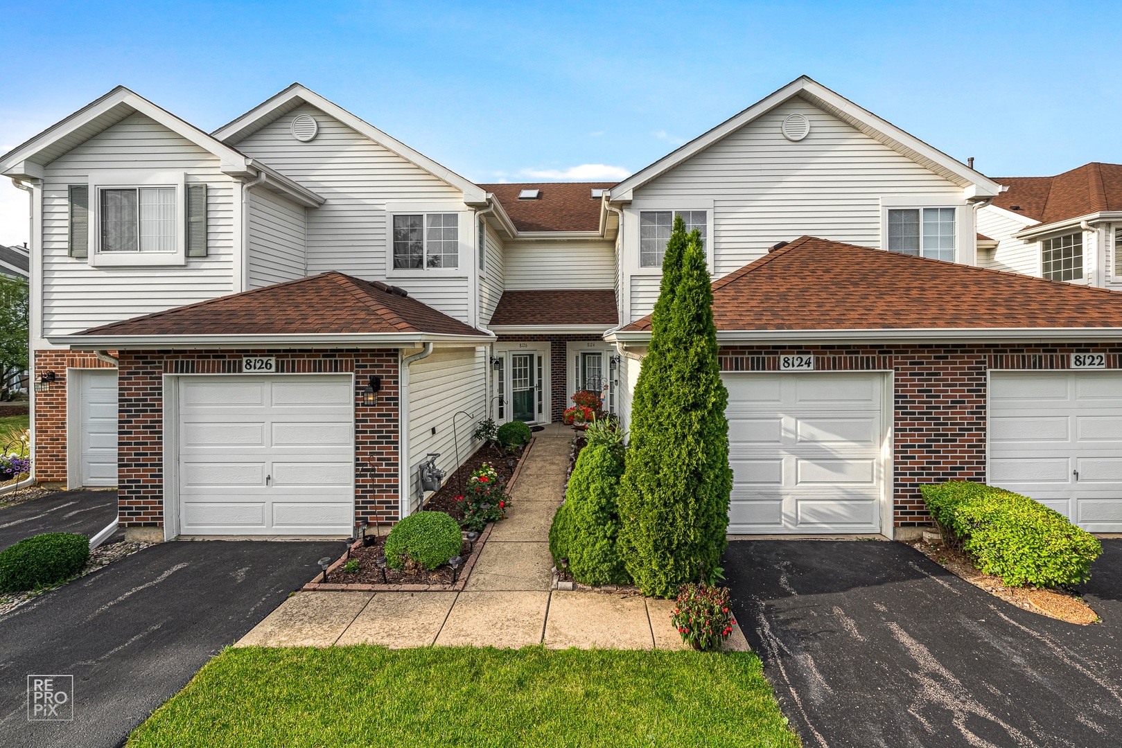 8126 Ripple Ridge Darien, IL 60561 - Photo 1 of 14