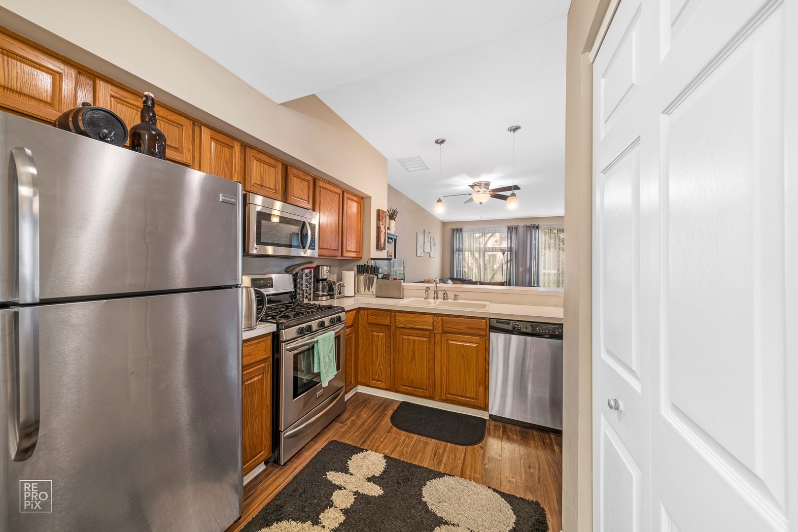 8126 Ripple Ridge Darien, IL 60561 - Photo 5 of 14