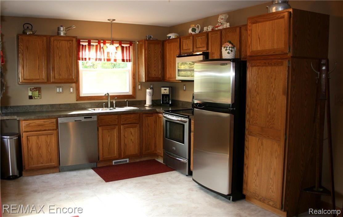 8657 Miller Road Clarkston, MI 48348 - Photo 5 of 44 IMG_2116.JPG
