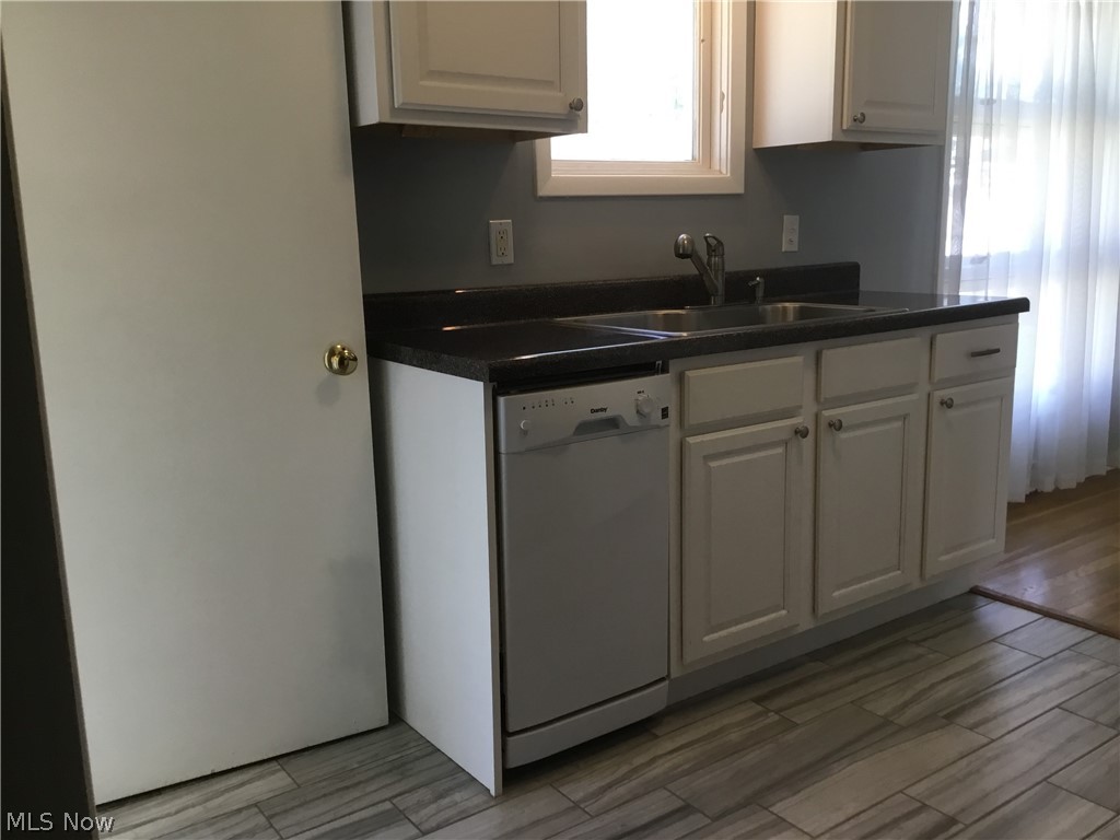 24014 Knickerbocker Road Bay Village, OH 44140 - Photo 4 of 13 Gallery Image 4