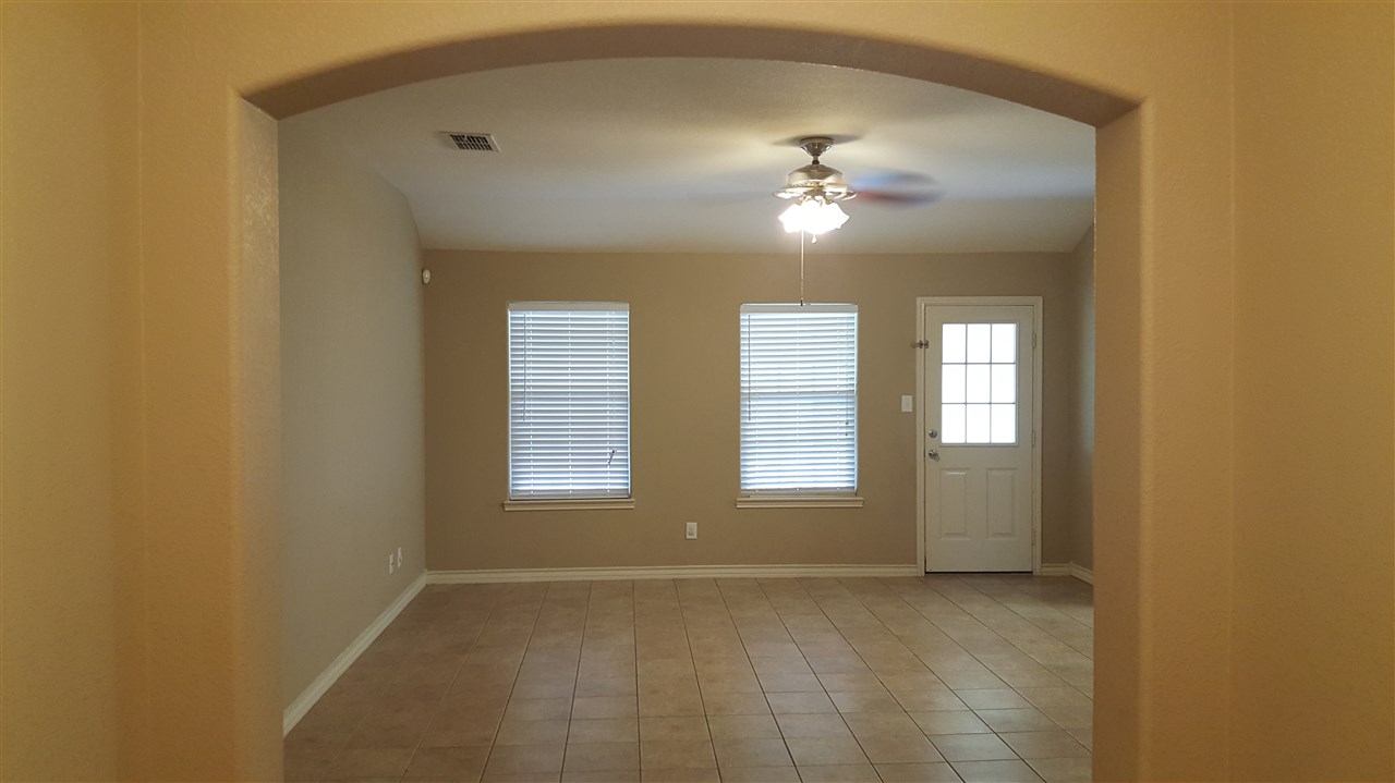 942 Witherspoon Loop Laredo, TX 78046 - Photo 5 of 10 Gallery Image 5