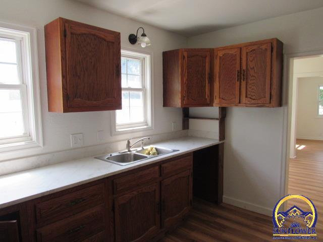 612 Southwest 5th Street Topeka, KS 66603 - Photo 9 of 18