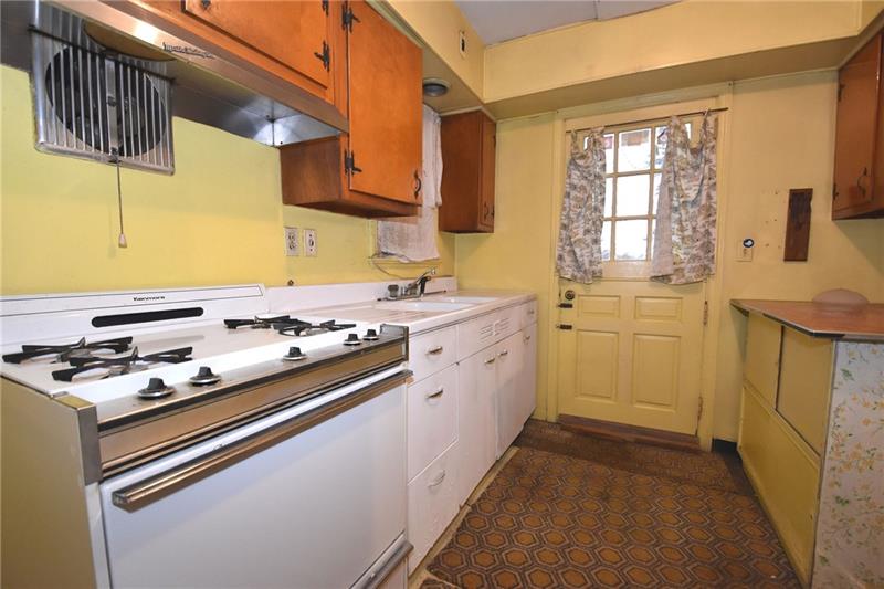 502 Patterson Road Bethel Park, PA 15102 - Photo 7 of 17 Gallery Image 7