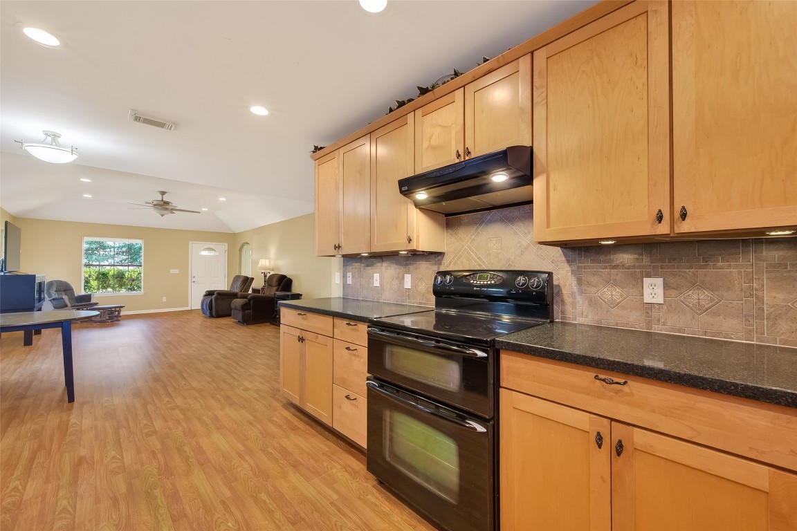 12415 Roesler Road Needville, TX 77461 - Photo 14 of 49 Kitchen