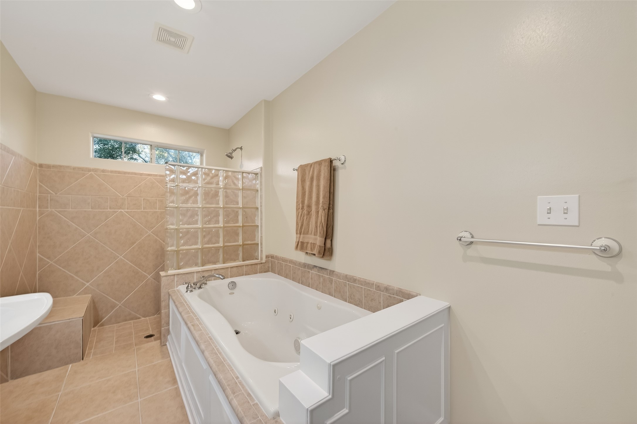 12415 Roesler Road Needville, TX 77461 - Photo 29 of 46 a bathroom with a bathtub and a toilet