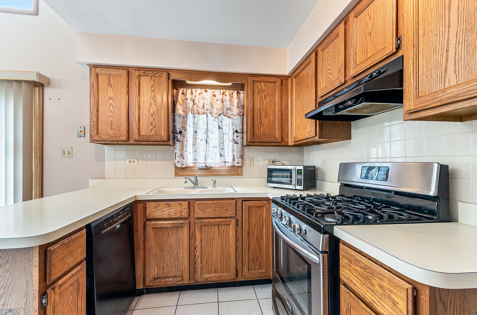 891 Young Street Lemont, IL 60439 - Photo 9 of 23
