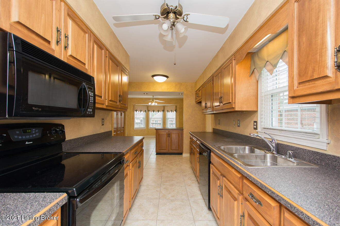 2805 Lexham Road Louisville, KY 40220 - Photo 11 of 54 Kitchen