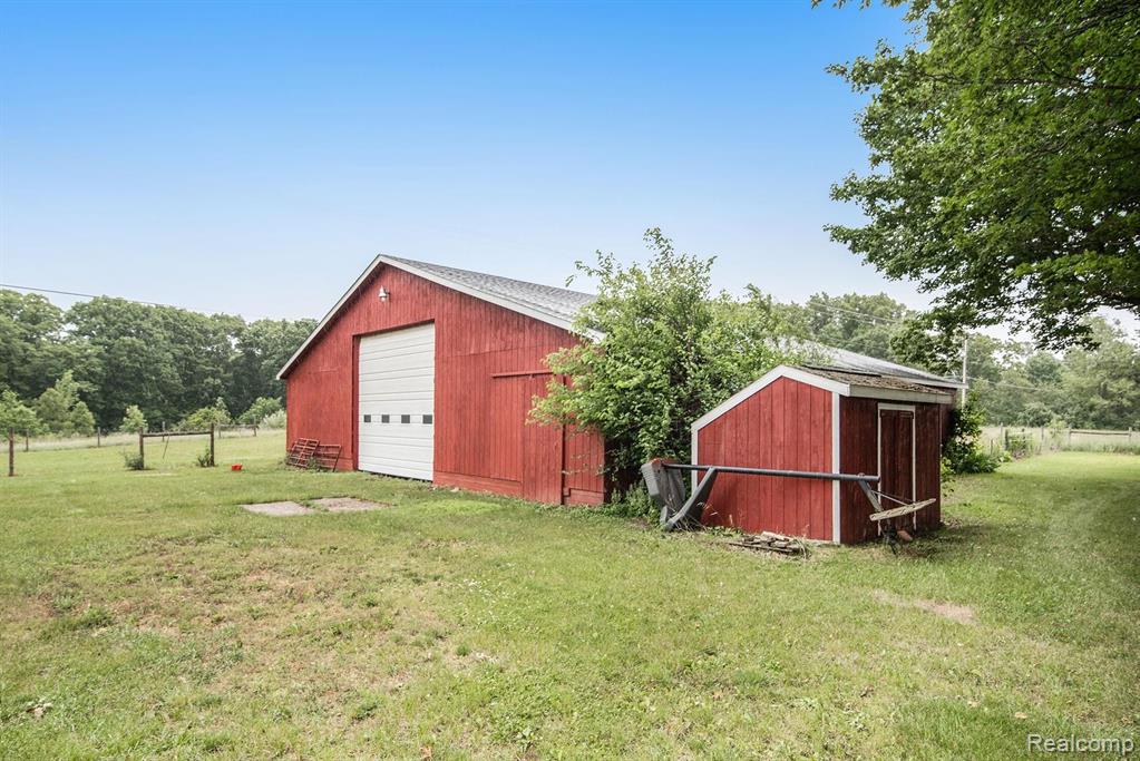 12304 Silver Lake Road Byron, MI 48418 - Photo 13 of 34
