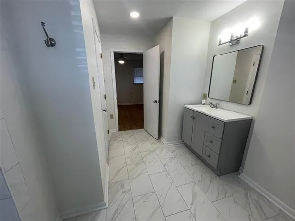 $2,000 | 554 Stratford Drive, Harahan, LA 70123