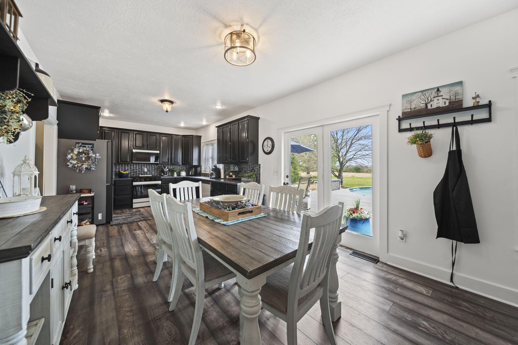 29814 Wolfe Road Circleville, OH 43113 - Photo 17 of 95 DINING ROOM