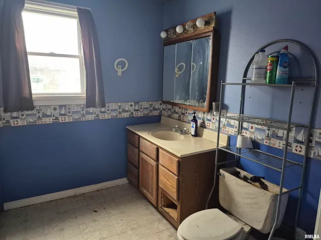 $42,500 | 117 Monroe Street, Golconda, IL 62938