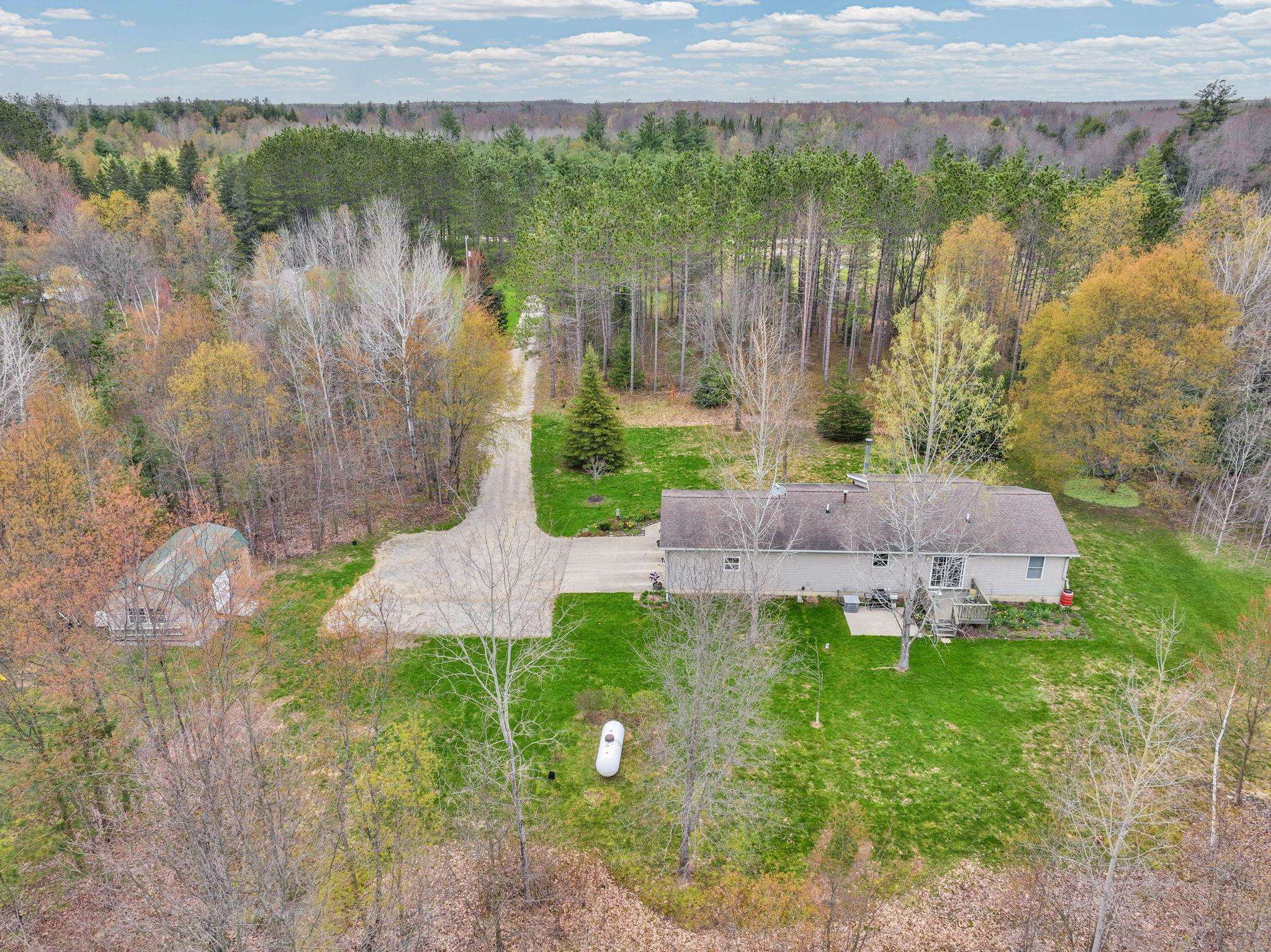 712 East 38 Road Cadillac, MI 49601 - Photo 10 of 67