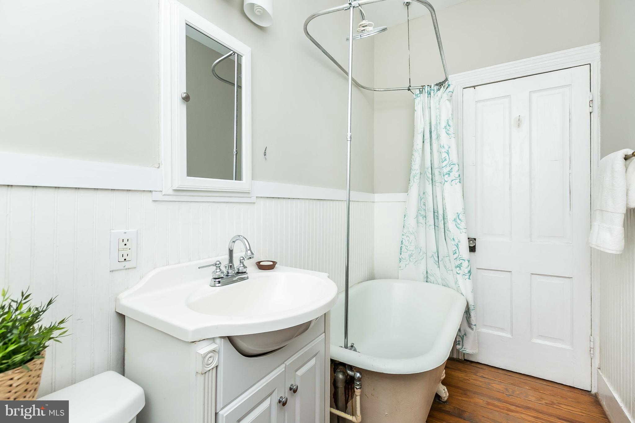 3236 Keswick Road Baltimore, MD 21211 - Photo 21 of 37 Clawfoot Tub in Full Bathroom