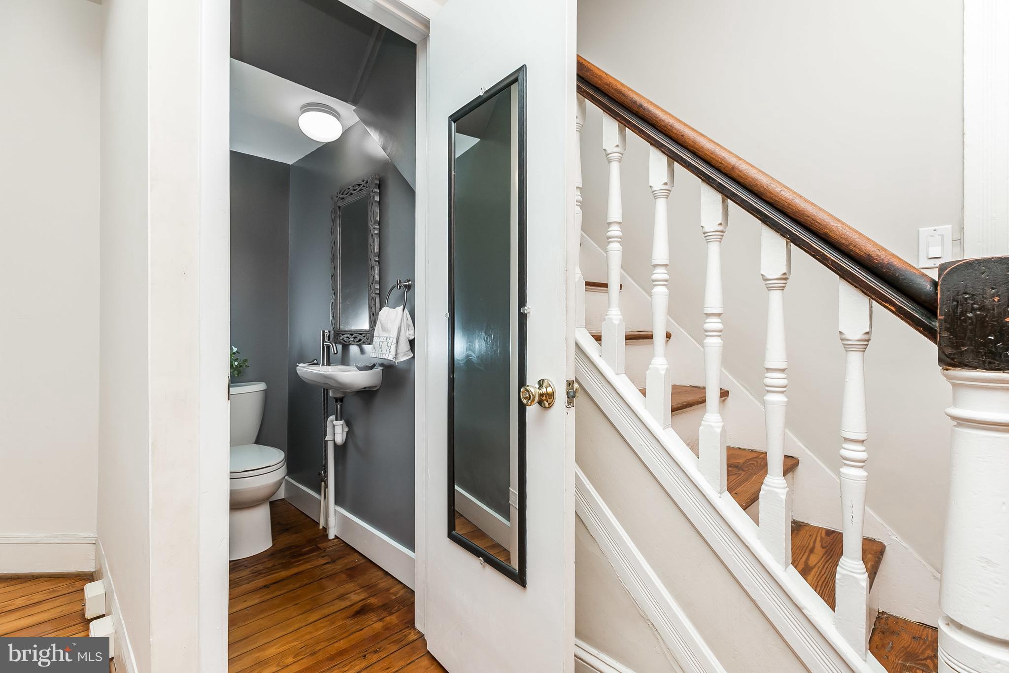 3236 Keswick Road Baltimore, MD 21211 - Photo 6 of 37 Conveniently Located Half Bathroom