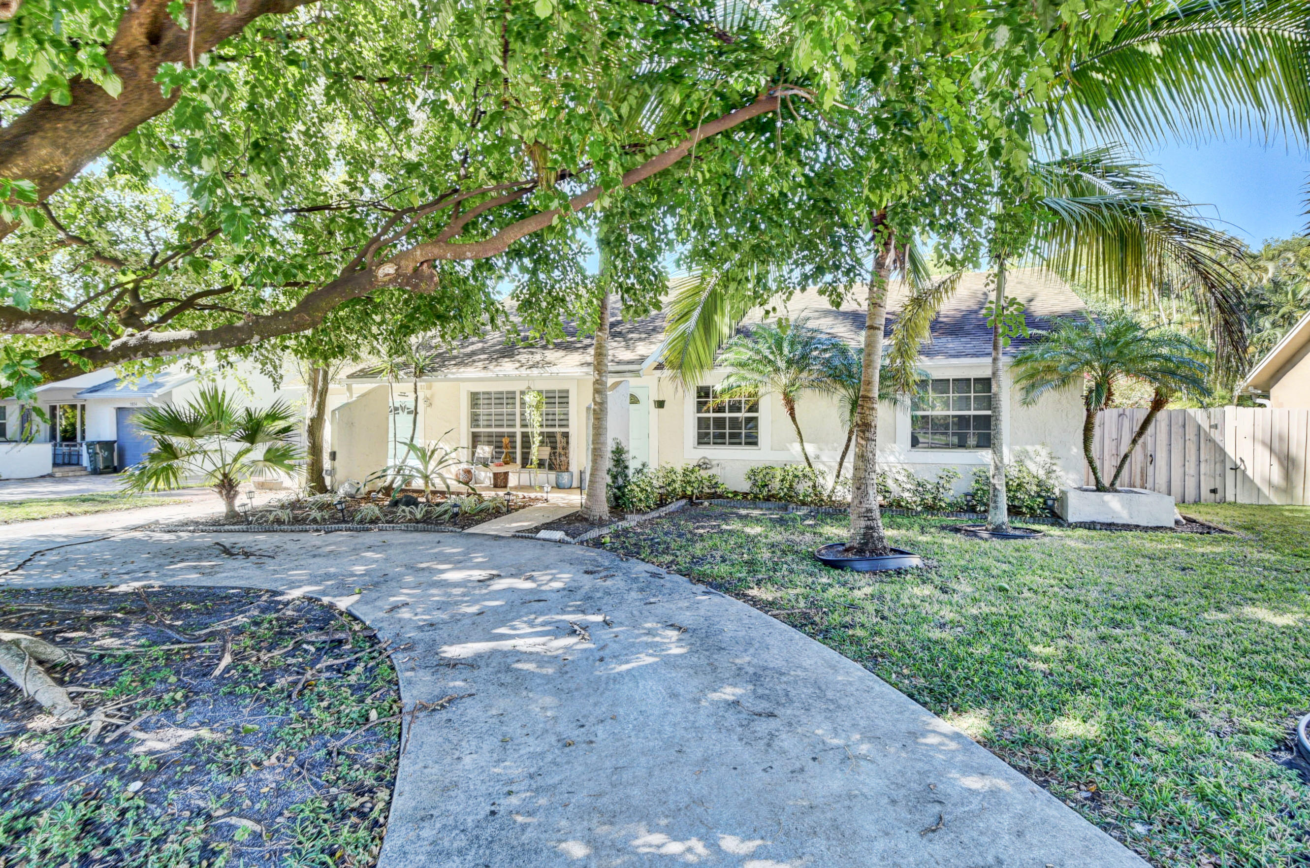 2802 Dunlin Road Delray Beach, FL 33444 - Photo 2 of 37 02_dsc_4752_3_4_5_6