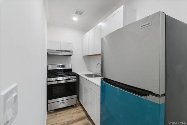 $2,800 | 21-29 Audrey Avenue, Unit D, Oyster Bay, NY 11771