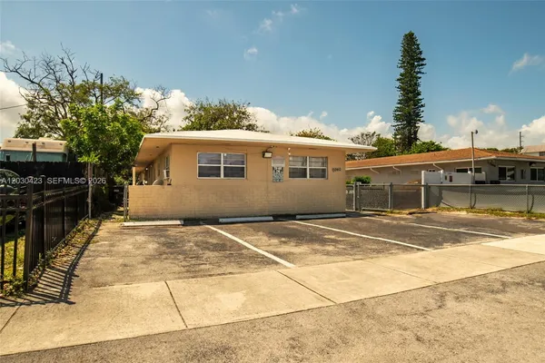$1,450 | 15940 Northeast 19th Court, Unit 3, North Miami Beach, FL 33162