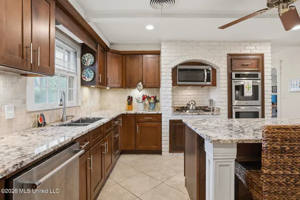 $325,000 | 125 Poinciana Drive, Jackson, MS 39211