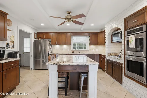 $325,000 | 125 Poinciana Drive, Jackson, MS 39211