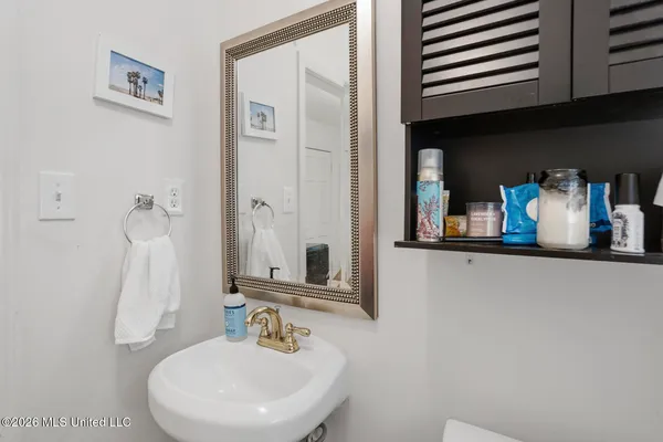 $325,000 | 125 Poinciana Drive, Jackson, MS 39211