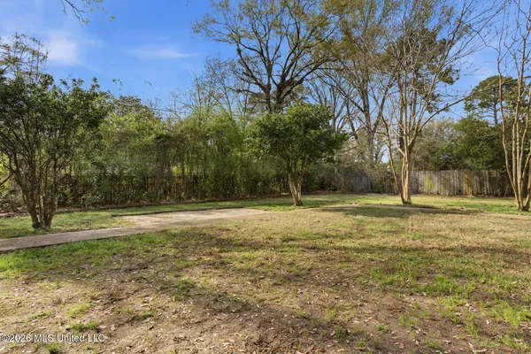 $325,000 | 125 Poinciana Drive, Jackson, MS 39211