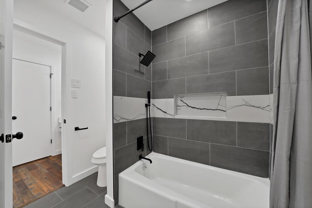 3410 Faulkner Drive Rowlett, TX 75088 - Photo 33 of 38 a bathroom with a bathtub and toilet