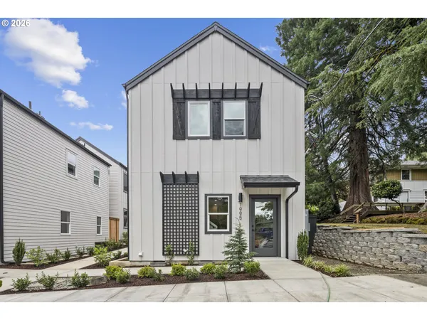 $399,900 | 1995 Southwest Moss Street, Portland, OR 97219