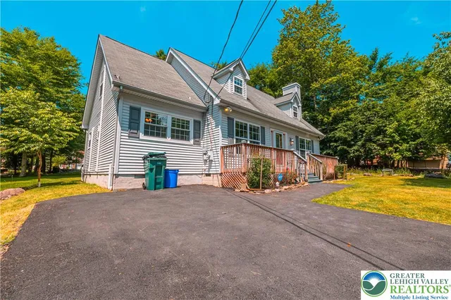 view of living room with furniture and wooden floor