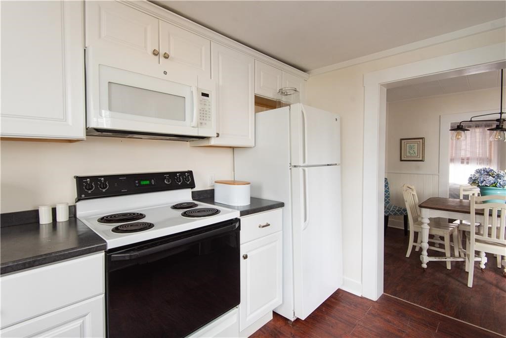 11 Brewer Street Newport, RI 02840 - Photo 8 of 24