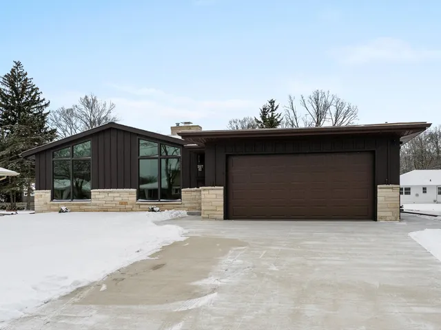 $349,900 | 2117 Menasha Avenue, Manitowoc, WI 54220