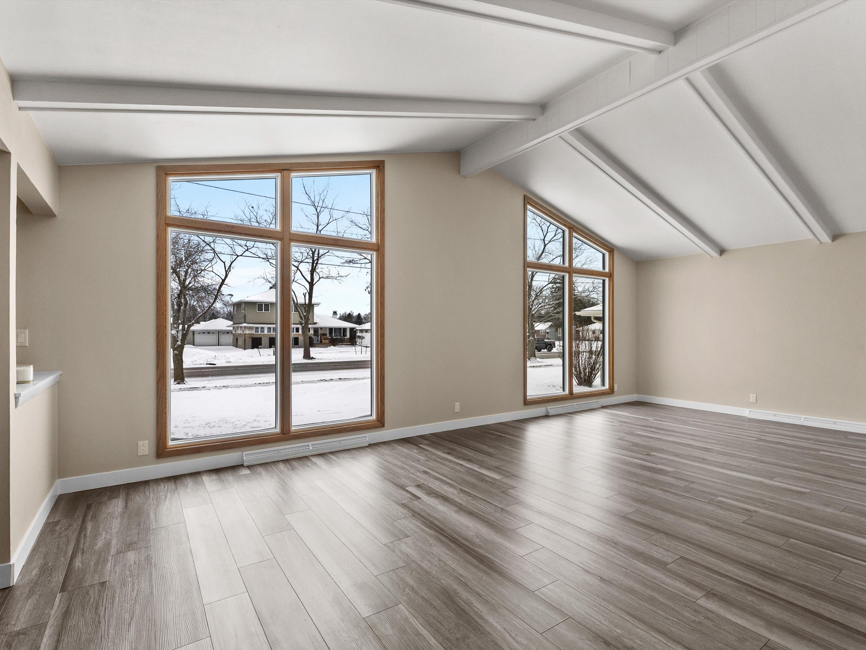 2117 Menasha Avenue Manitowoc, WI 54220 - Photo 8 of 32 09-009_2763219_09618