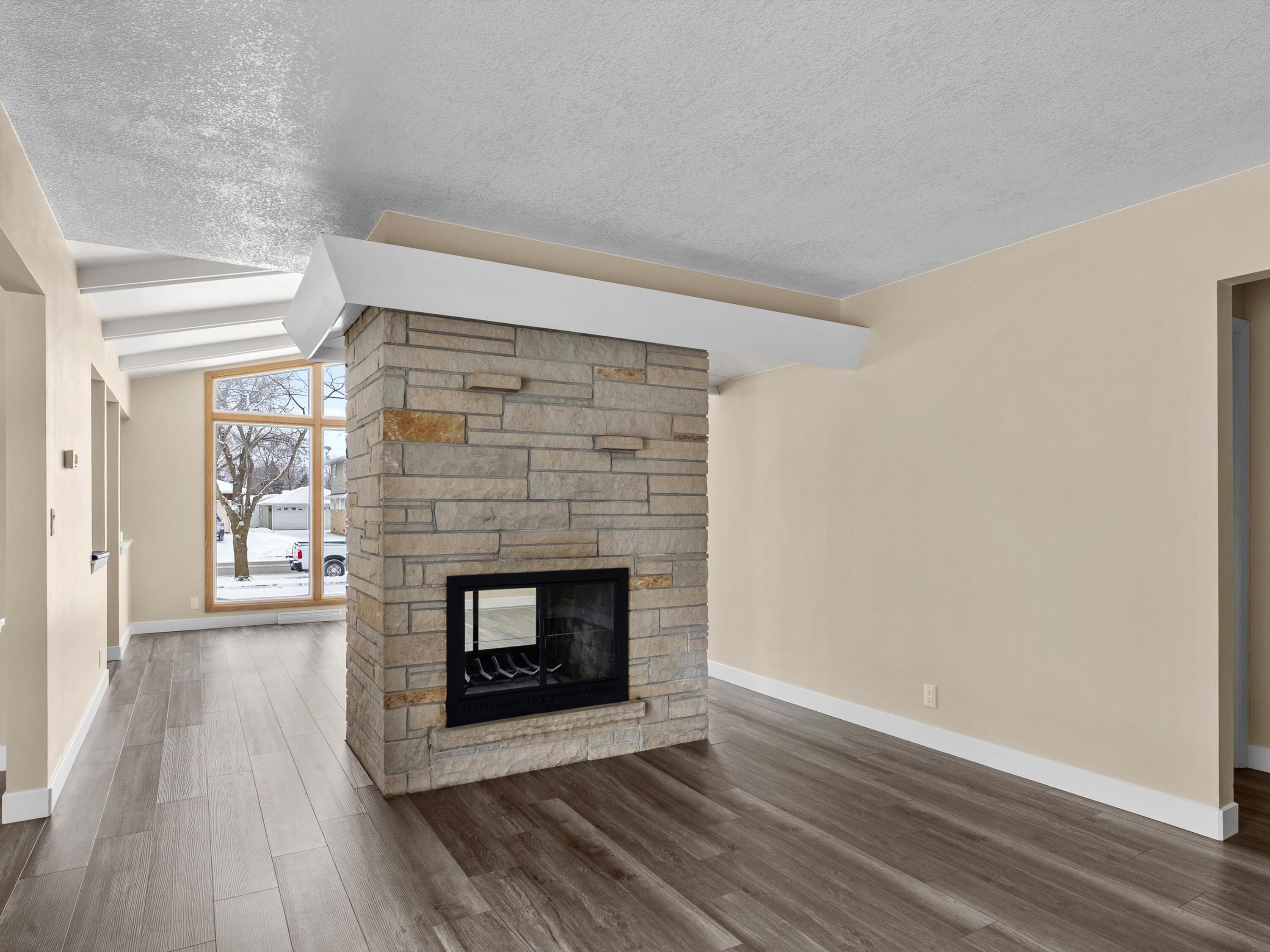 2117 Menasha Avenue Manitowoc, WI 54220 - Photo 11 of 32 11-011_2763219_09624