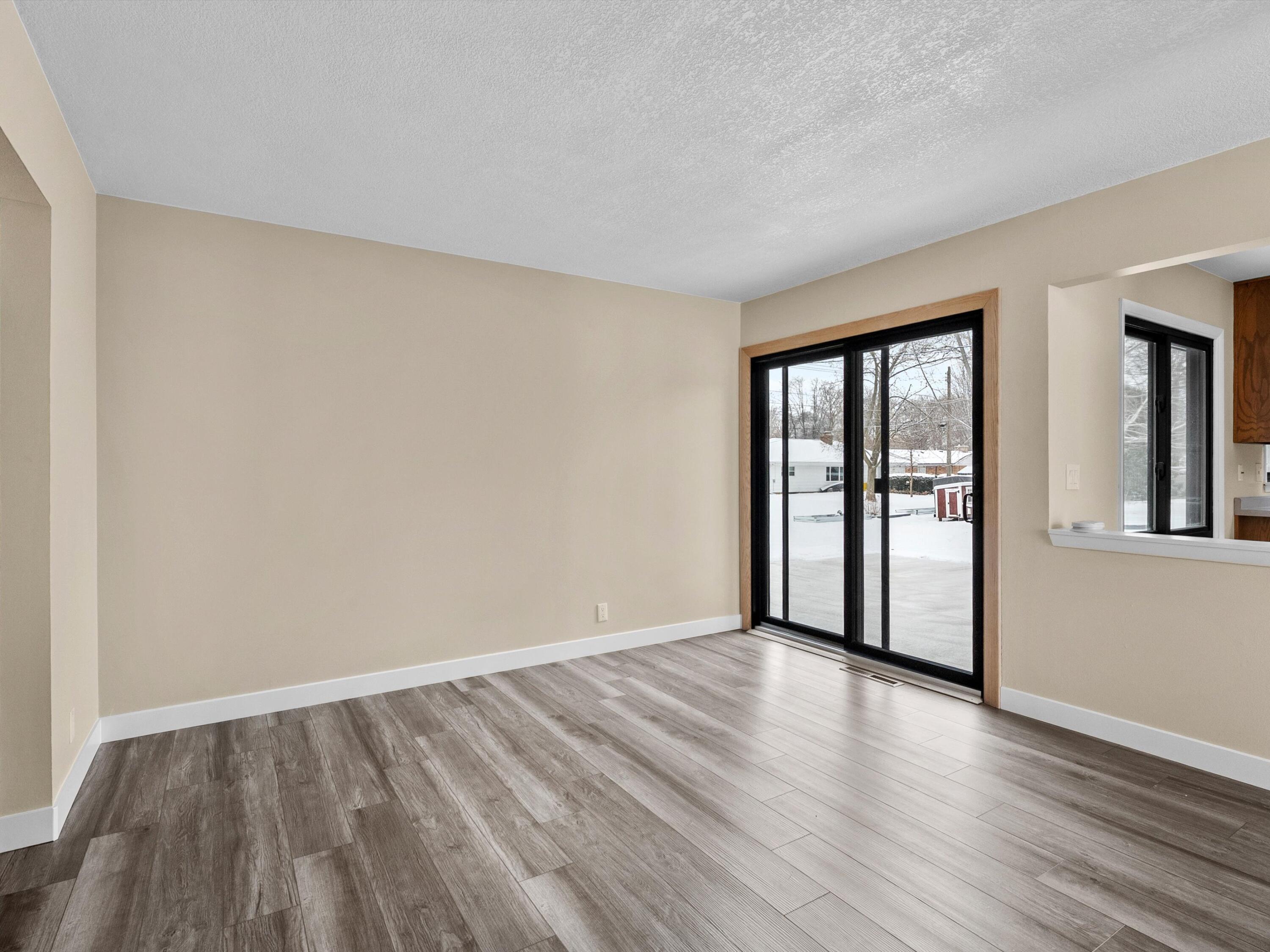 2117 Menasha Avenue Manitowoc, WI 54220 - Photo 13 of 32 12-012_2763219_09627